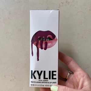 Kylie cosmetics Head Over Heels matte liquid lipstick & lip liner duo